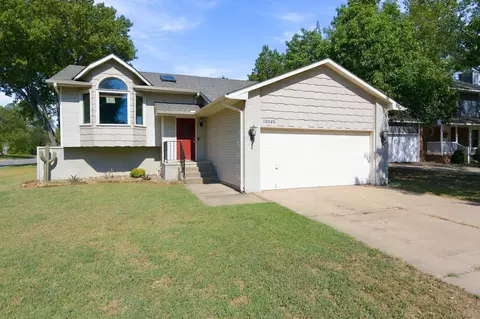 10026 W Yosemite Ct, Wichita, KS 67215