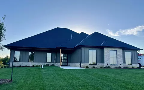 240 S Cedar Hill Blvd, Valley Center, KS 67147