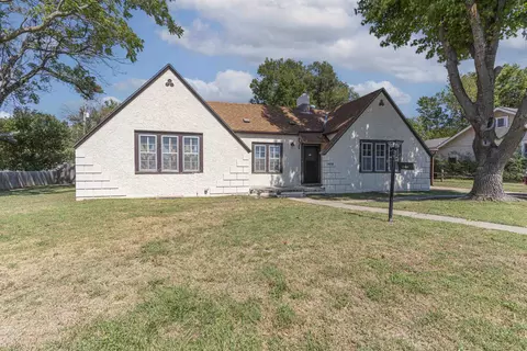 1416 W Kansas Ave, Arkansas City, KS 67005