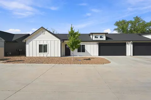 472 E Harper St, Valley Center, KS 67147