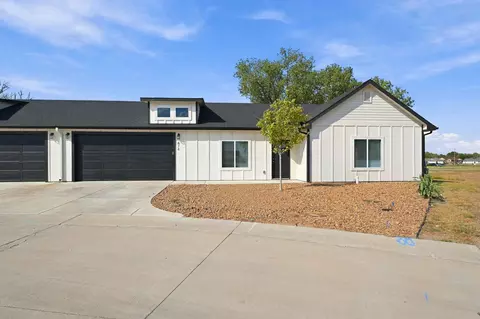 474 E Harper St, Valley Center, KS 67147