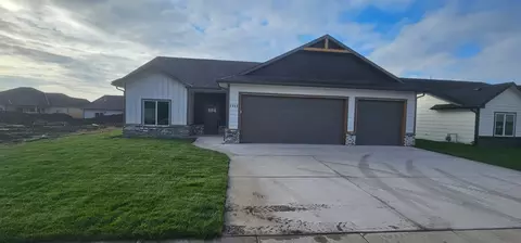 1511 E Midway Ct, Valley Center, KS 67147