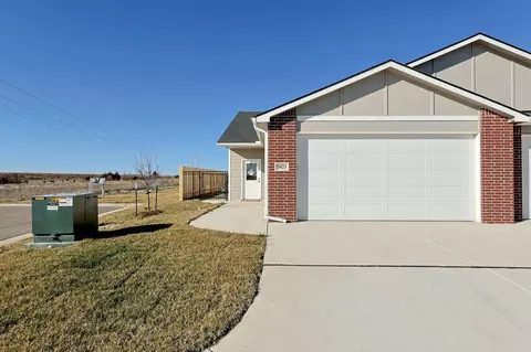 3835 S Blue Lake Ct, Wichita, KS 67215