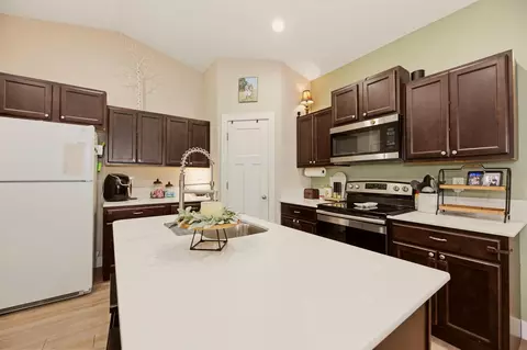 Kitchen - 3209 E Aster, Derby, KS 67037 photo 3 of 4