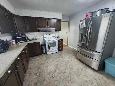 Kitchen - 11030 S Anthony Ln, Mulvane, KS 67110 photo 2 of 2