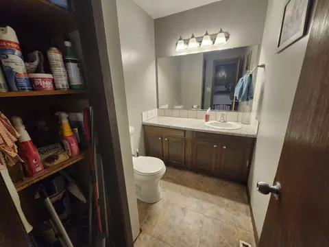 Bath - 11030 S Anthony Ln, Mulvane, KS 67110 photo 1 of 2