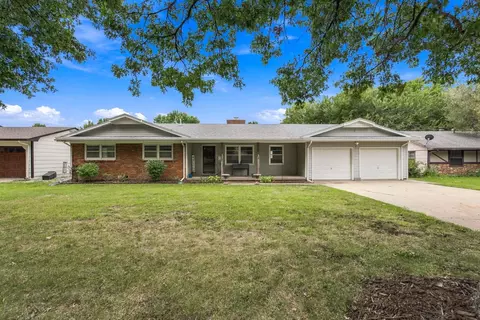 821 E 3rd St, Douglass, KS 67039