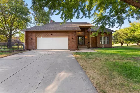 1513 N Valleyview, Wichita, KS 67212