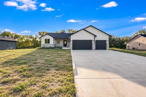675 S Arbor Valley Way, Valley Center, KS 67147