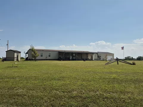 Exterior - 402 Eureka Lk, Eureka, KS 67045 photo 4 of 8