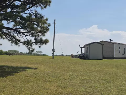 Exterior - 402 Eureka Lk, Eureka, KS 67045 photo 6 of 8