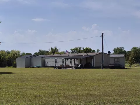 Exterior - 402 Eureka Lk, Eureka, KS 67045 photo 5 of 8