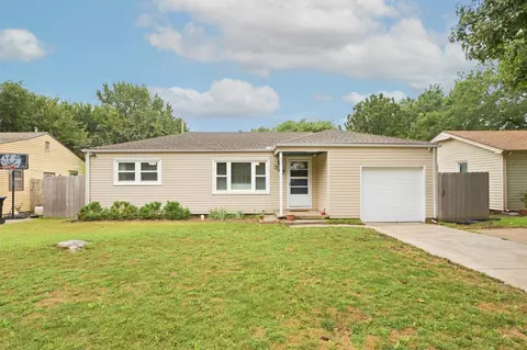 347 W 4th St, Haysville, KS 67060