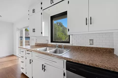 Kitchen - 626 S Atherton, Maize, KS 67101 photo 3 of 4