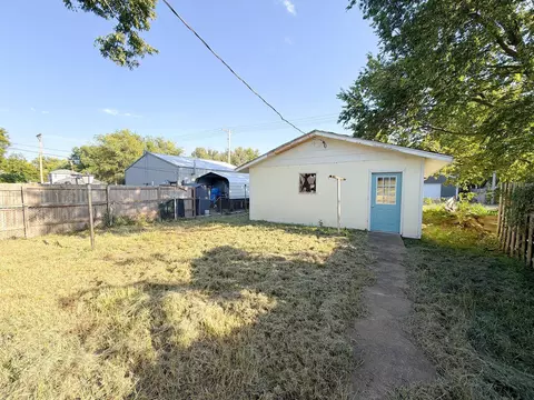 Exterior - 507 NW 6th St, Abilene, KS 67410 photo 2 of 2
