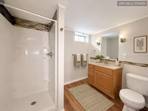 Bath - 507 NW 6th St, Abilene, KS 67410 photo 3 of 3