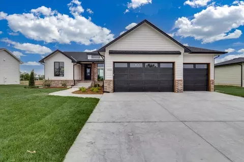 8988 E Bradford St, Wichita, KS 67210
