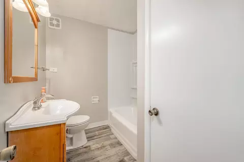 Bath - 461 S Westview Dr, Derby, KS 67037 photo 2 of 3