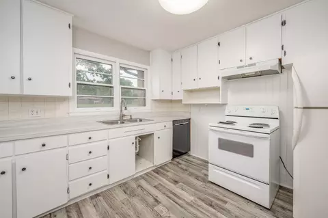 Kitchen - 461 S Westview Dr, Derby, KS 67037 photo 2 of 3