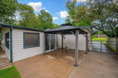 Exterior - 461 S Westview Dr, Derby, KS 67037 photo 5 of 8