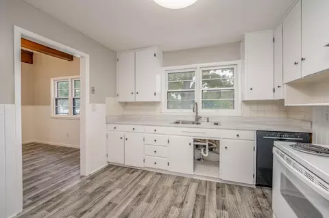 Kitchen - 461 S Westview Dr, Derby, KS 67037 photo 3 of 3