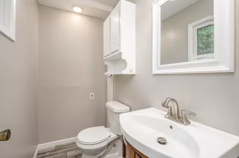Bath - 461 S Westview Dr, Derby, KS 67037 photo 1 of 3