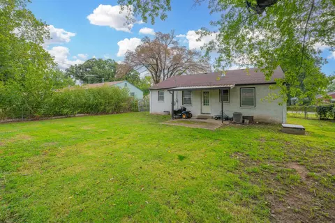Exterior - 709 N Farrel Dr, Mulvane, KS 67110 photo 2 of 2