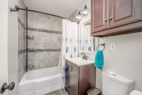 Bath - 709 N Farrel Dr, Mulvane, KS 67110 photo 1 of 1
