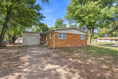 6049 N East Park View St, Park City, KS 67219