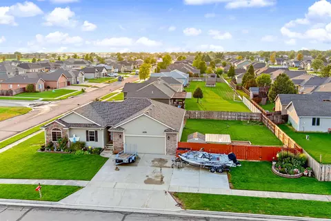 2872 Melanie Ln, Salina, KS 67401