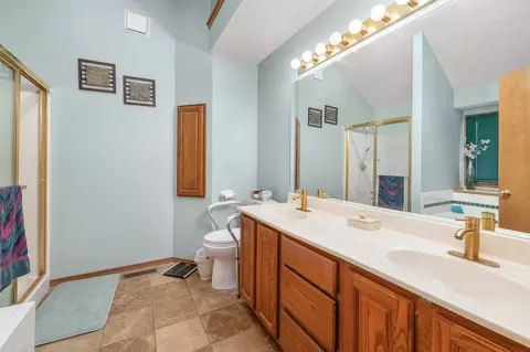 Bath - 12101 E Moonglow Ave, Derby, KS 67037 photo 1 of 4