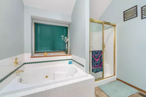 Bath - 12101 E Moonglow Ave, Derby, KS 67037 photo 2 of 4