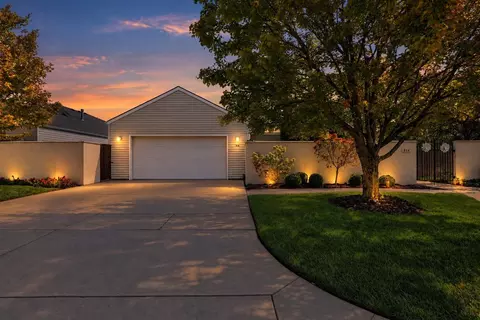 814 N Woodridge St, Wichita, KS 67206