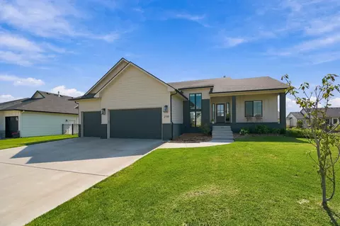 2709 N Eagle Ct, Wichita, KS 67226