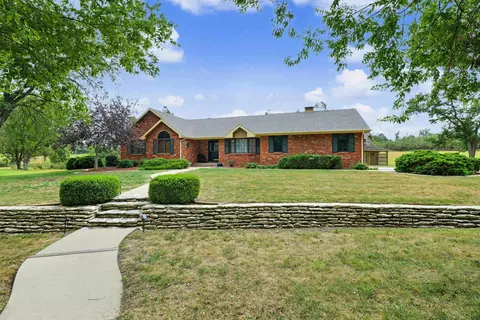 100 River Pl #7, Salina, KS 67401