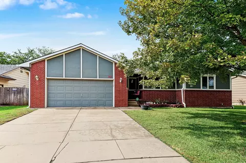 911 N Pine Grv, Wichita, KS 67212