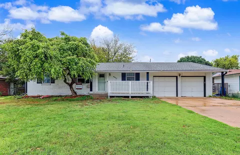 4431 N Auburn St, Bel Aire, KS 67220