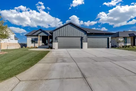 102 S Wellcrest Ct, Goddard, KS 67052