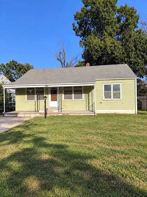 2016 S Saint Francis Ave, Wichita, KS 67211