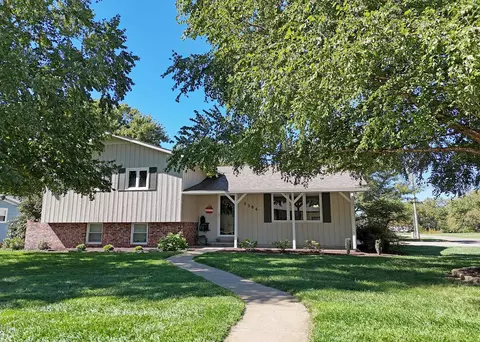 2304 Fairway Dr, Belleville, KS 66935