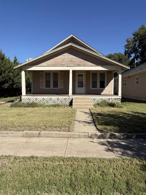 116 W 4th St, Solomon, KS 67480