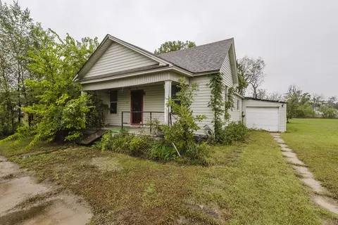 725 W 1st, Hutchinson, KS 67501