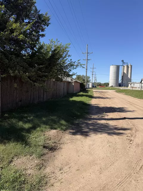 Exterior - 404 E 7th, Harper, KS 67058 photo 8 of 11