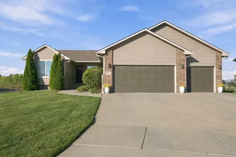 731 S Lakeview St, Haysville, KS 67060