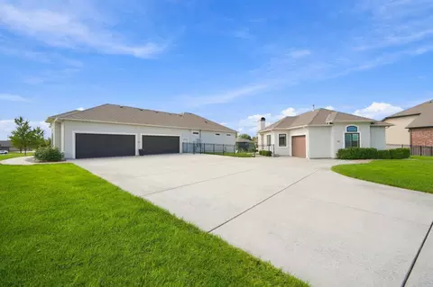 2901 W Crystal Beach St, Wichita, KS 67204