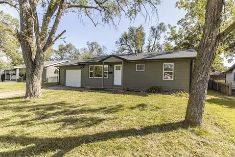 1407 Oak St, Salina, KS 67401