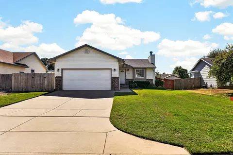 1313 E Lonna St, Haysville, KS 67060