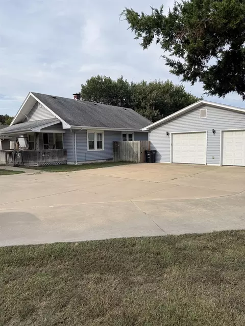 1447 N Custer Ln, Augusta, KS 67010 photo 4