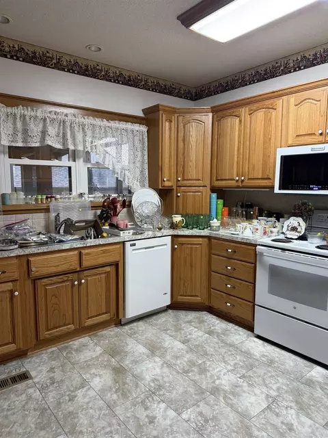 1447 N Custer Ln, Augusta, KS 67010 photo 2
