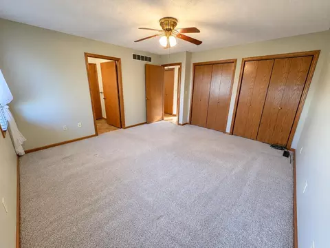 Bedroom - 409 N Willow St, Solomon, KS 67480 photo 4 of 5
